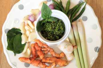 Homemade vegetarian Thai green curry paste with raw ingrediant.