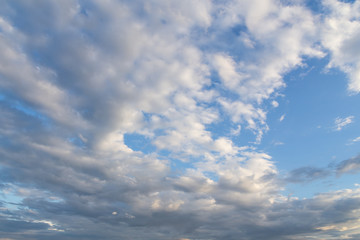 Obraz premium blue sky with tiny clouds
