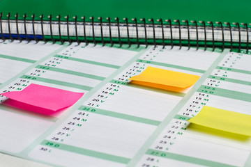 Post it sobre calendario 