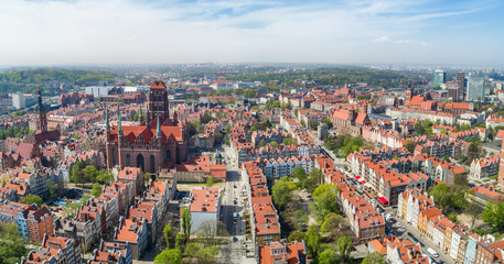 Fototapeta na wymiar Panorama turystycznej części Gdańska. Miasto portowe Gdańsk widziane z lotu ptaka.