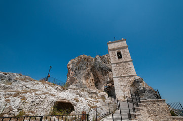 Pietracupa, Campobasso, Molise. La chiesa parrocchiale. La torre campanaria. La chiesa è dedicata...