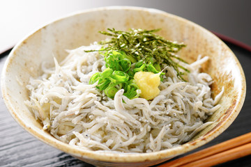 釜揚げしらす丼