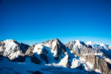 Fototapeta na wymiar Panoramique Mont-Blanc