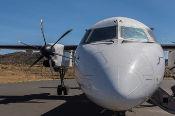 プロペラ機　飛行機