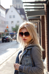 Obraz premium Beautiful model posing standing near the wall.