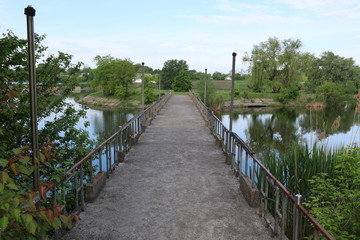 Obraz premium Pedestrian stone bridge with railings