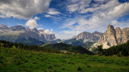 Fototapeta premium panorama in val Badia, Dolomiti