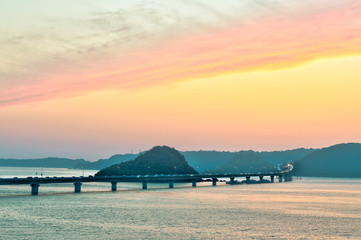 日本の絶景角島大橋の夕暮れ