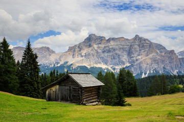baita in val Badia, Dolomiti