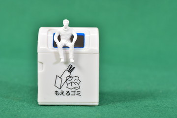 ゴミ箱と人