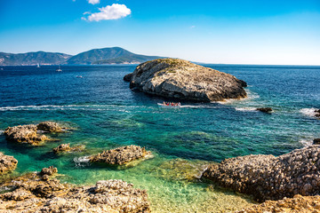 Wybrzeże wyspy Bisevo 1 © Piotr