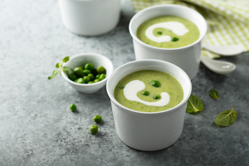 Healthy pea soup with cream