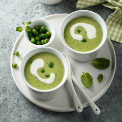 Healthy pea soup with cream