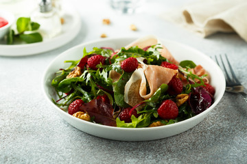 Prosciutto salad with walnuts and fresh raspberries