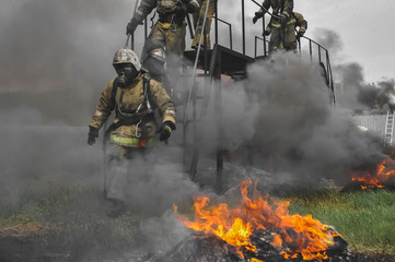 fire brigade link moving along a fire line