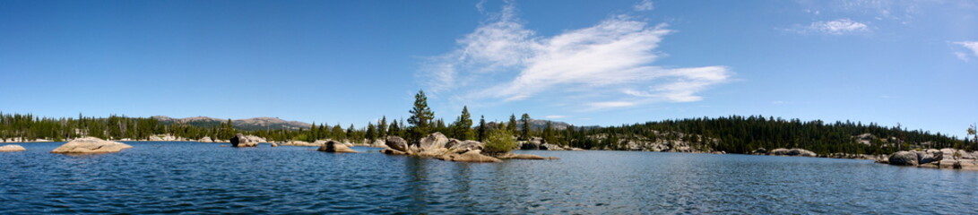 Fototapeta na wymiar Utica and Union Reservoirs in Stanislaus National Forest in California 