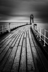 Obraz premium Whitby Pier