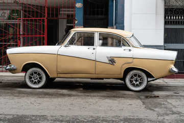 Fototapeta na wymiar habana vintage car, american classic car