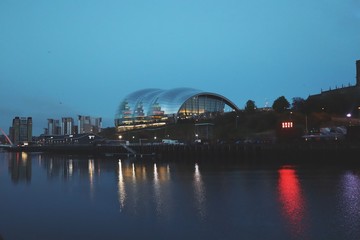 Obraz premium The Art Museum along the riverside in Newcastle