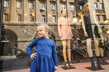 Obraz premium little girl in blue dress having fun outside
