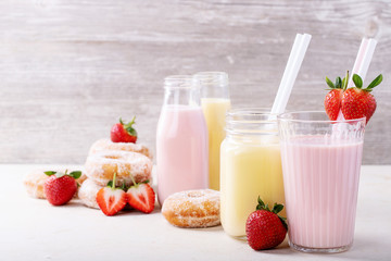 Sugar donuts served with milkshakes