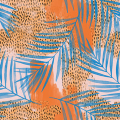 Water kleur palmbladeren op ruwe grunge texturen, doodles, krabbels achtergrond