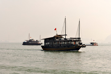 Fototapeta premium Cruising on Halong bay in Vietnam
