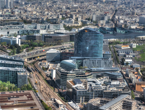 vue aérienne d'immeubles à Issy-les-Moulineaux aux portes de Paris