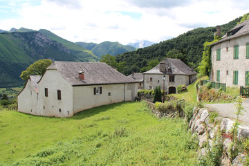 Fototapeta na wymiar houses in bilhères (france)