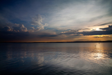 Naklejka premium Lake Garda in sunset