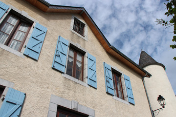 Fototapeta na wymiar house in bielle (france)