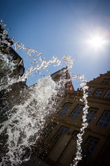Naklejka na ściany i meble Wasserspiel in Brunnen in City