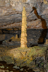 Stalagmiten in der Beatushöhle bei Interlaken, Bern, Schweiz