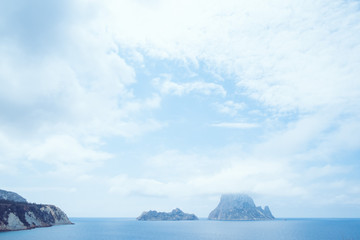 Fototapeta na wymiar Ausblick Klippe auf Ibiza auf Insel
