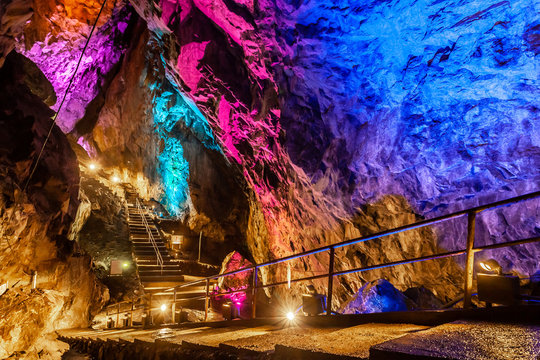 鍾乳洞 の画像 5 253 件の Stock 写真 ベクターおよびビデオ Adobe Stock