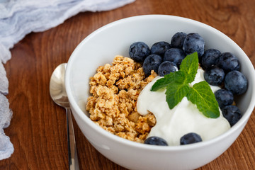 Granola with yogurt and blueberries