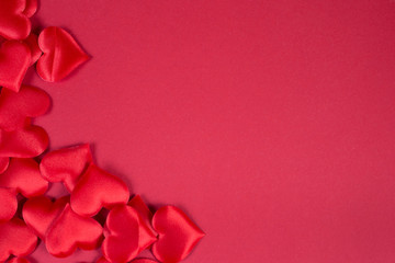 Obraz na płótnie Canvas flatlay with red hearts