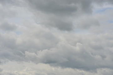 Fototapeta premium zachmurzone szare niebo