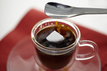 Kaffee mit Zucker