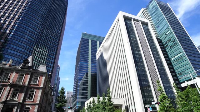 東京　丸の内　高層ビル街
