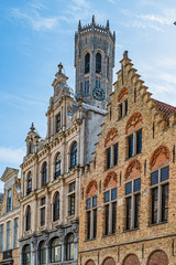 Historische Giebelhäuser in Brügge - Belgien mit Blick auf den Belfried
