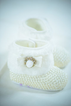 Elegant white wool booties with vintage cameo brooch decoration element and pearls-like beads covered vamp, adorable footwear for baby girls reserved for Christening, weddings or special occasions