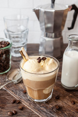 Kaffee mit Vanilleeis