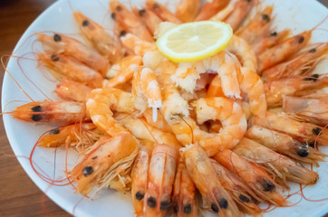 Fresh Fried King Prawns with Sliced Lemon