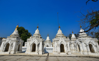 Fototapeta na wymiar Kuthodaw Pagoda in Mandalay, Myanmar