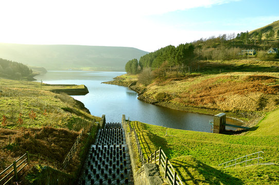 Yeoman Hey Reservoir overflow into Dovestone reservoir