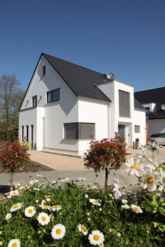 Einfamilienhaus modern Fenster zuhause Neubau