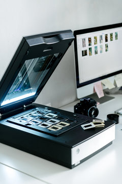 Scanner for film frames