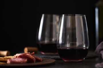 Red Wind in Stemless Glasses