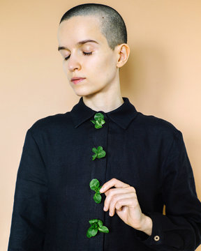 Bald woman in dress with leaves